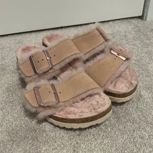 Birkenstock Shearling Sandals - Light Pink